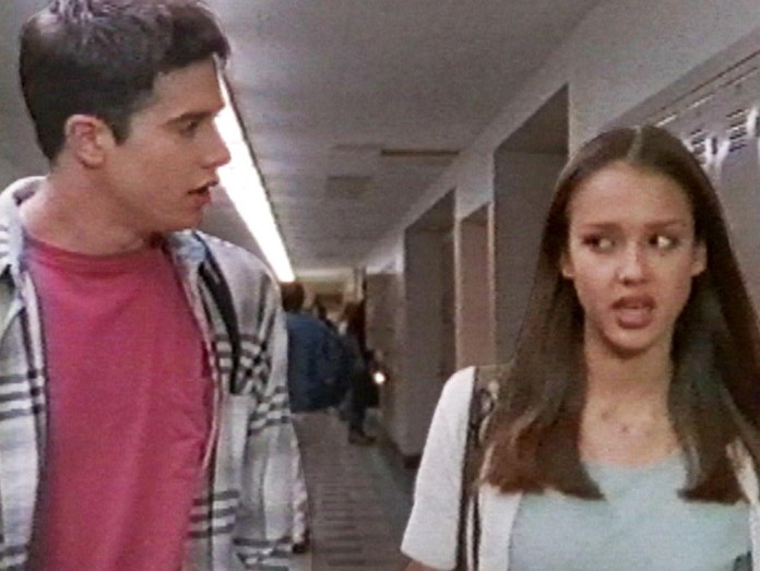 Jessica Alba And Freddie Prinze Jr.'s Characters Learned The Consequences Of Not Wearing A Condom In 'Too Soon For Jeff'